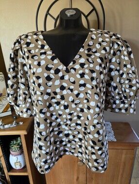 MELLODAY Tan Leopard Print V-Neck Puff Sleeve Blouse Size M